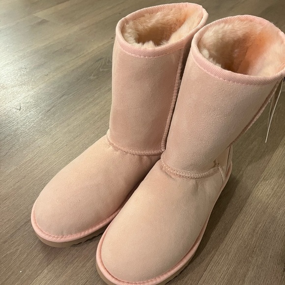 Pink Uggs W8 (made in Australia) - Picture 1 of 6